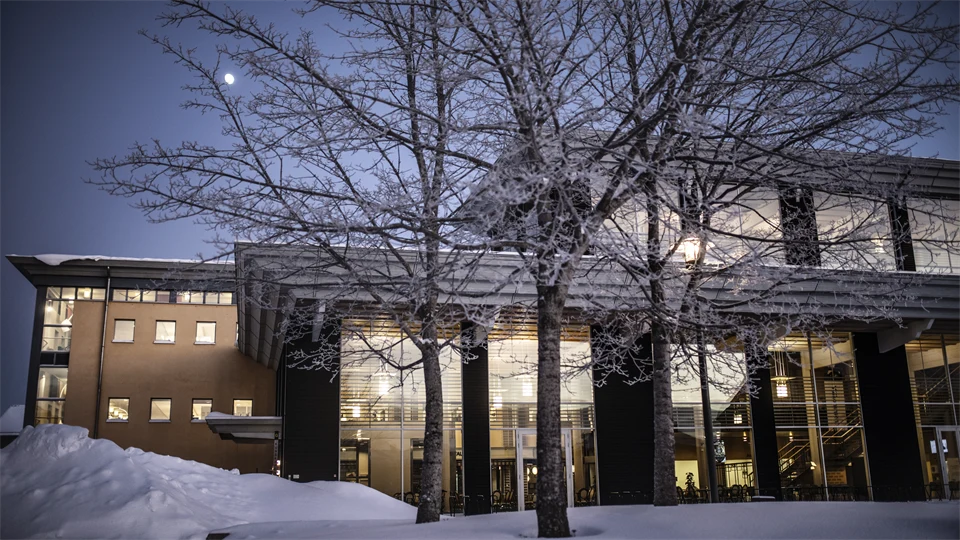 Vinterbilder exteriört campus Östersund