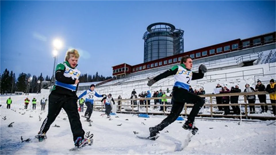 Tävlingsbild från snöskolöping.