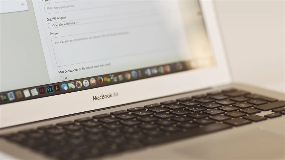 Laptop, formulär på skärm