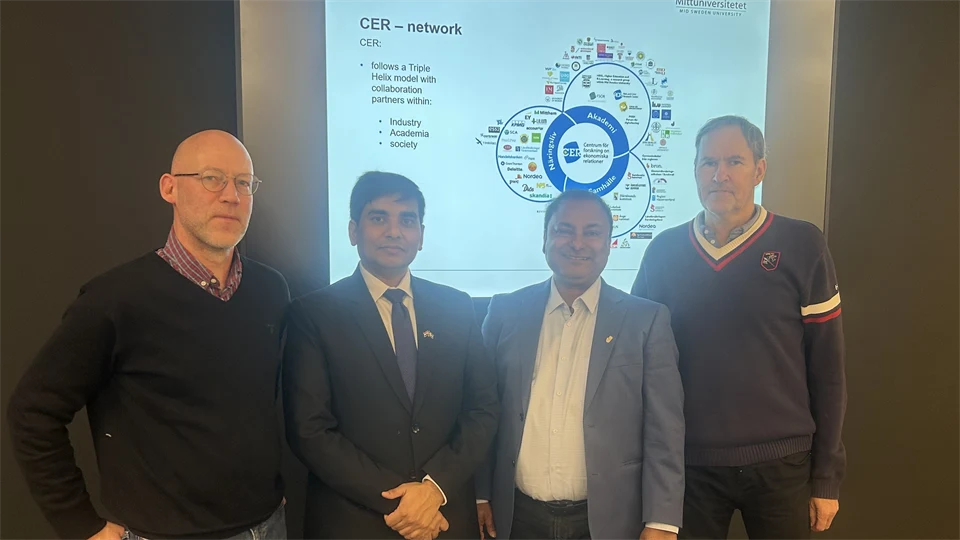  Chargé d'affaires Mr. Rakesh Kumar Tiwari from the Ambassad of India visiting CER