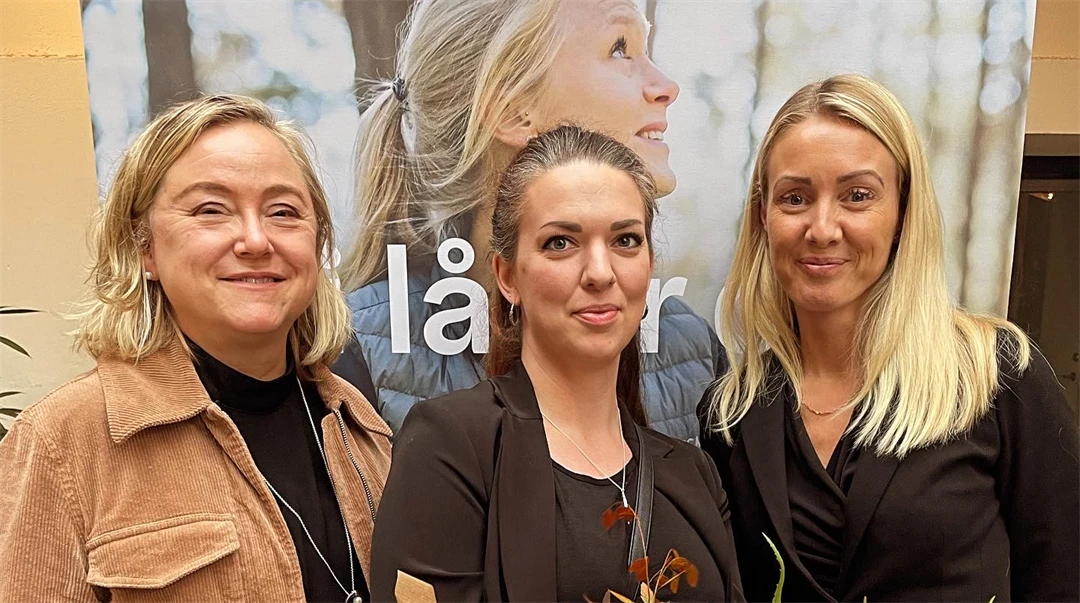 Amanda Dahlgren mottar pris för exjobb