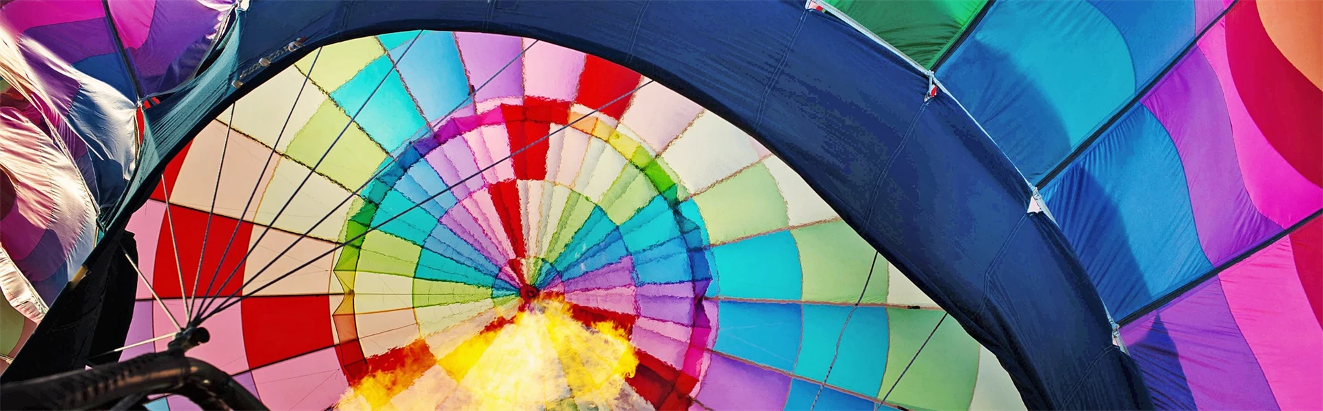 Foto av en färgglad luftballong