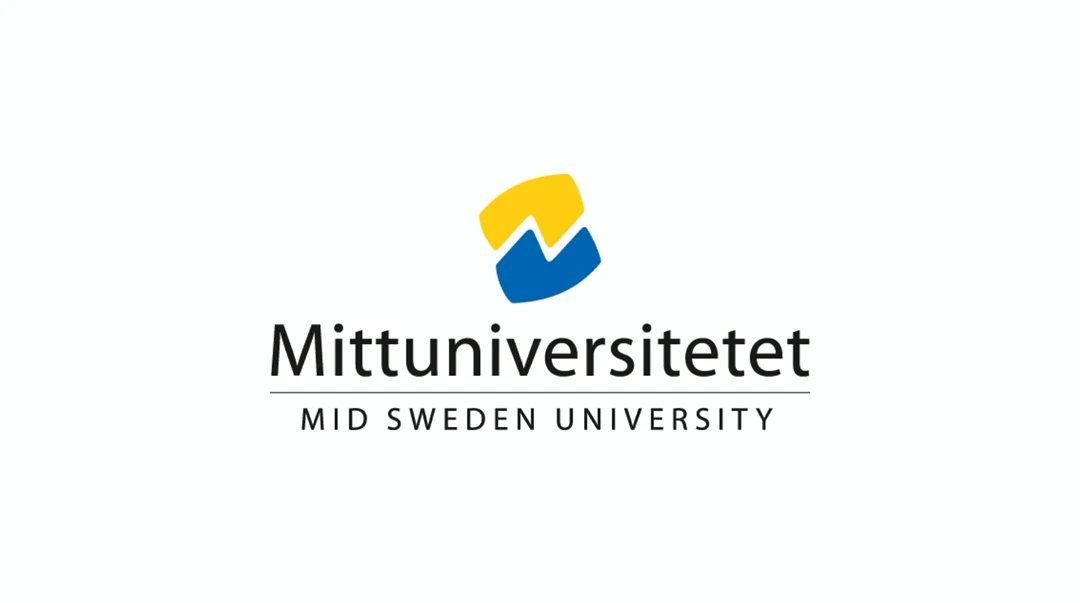 En kvinna med brunt hår berättar om forskningskommunikation vid Hälsingland's museum