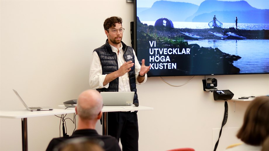 Marcus Strömsten för Höga Kusten berättade om chatboten Vilja