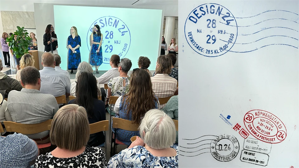 publik framför en scen med tre personer