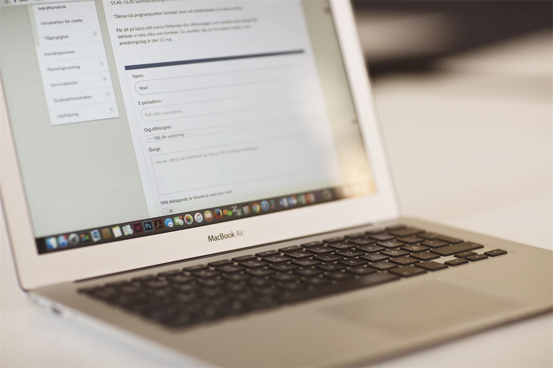 Laptop, formulär på skärm