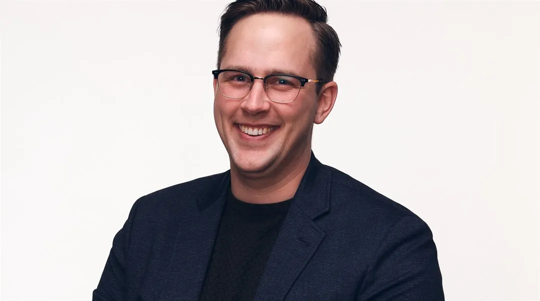 Personporträtt, Axel Häger, student i mörkblå kavaj och glasögon