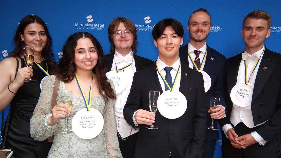 Glada studenter på avslutningen 2026