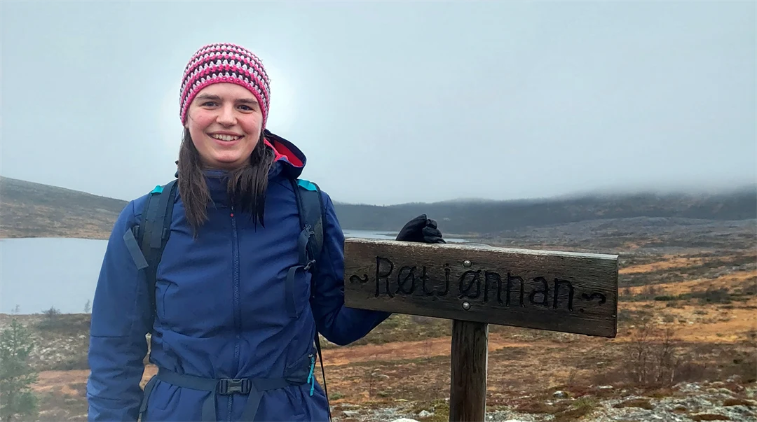 porträtt av en kvinna utomhus