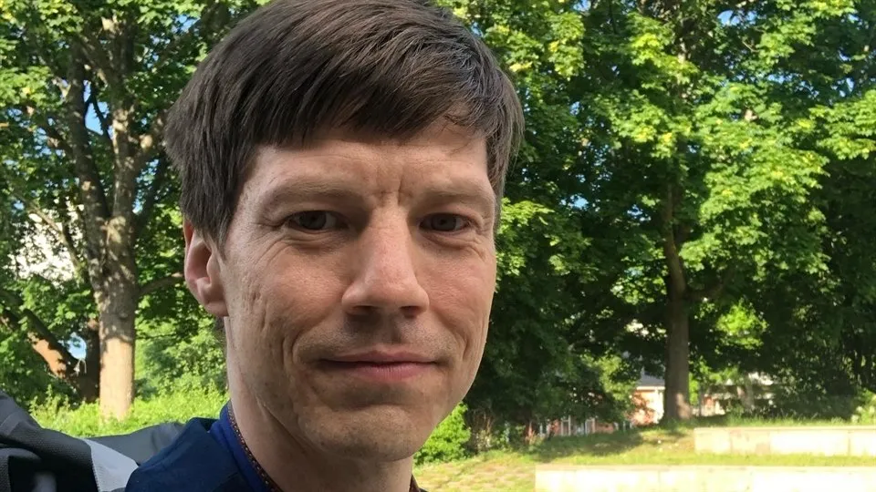 En bild på en man