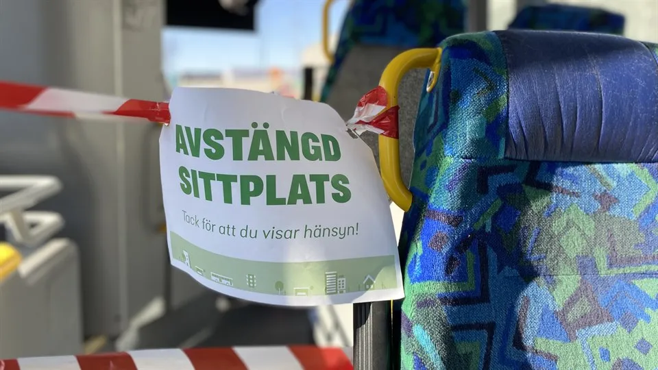 Avstängd sittplats-skylt i SL-buss