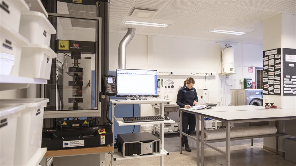 Materialprovningslabbet på Sports Tech Research Centre