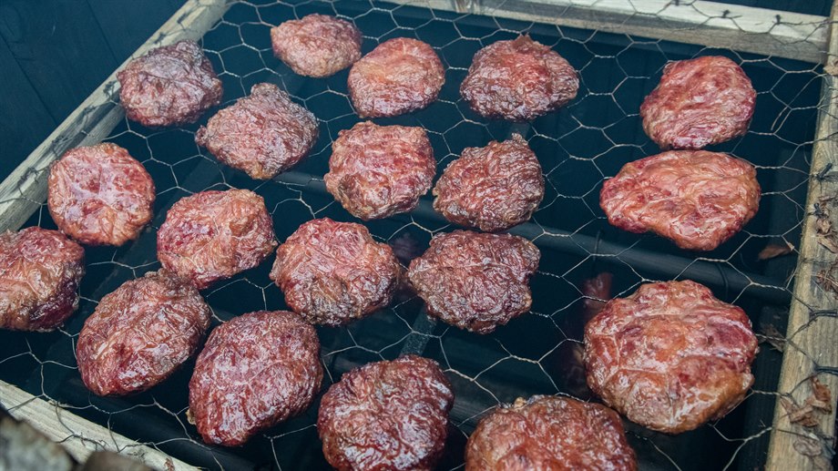 Nyrökt gorpie, kallrökt malet och saltat renkött, en samisk specialitet som tillverkas enligt småskaliga metoder och som har en mångtusenårig mat- och kulturtradition bakom sig.