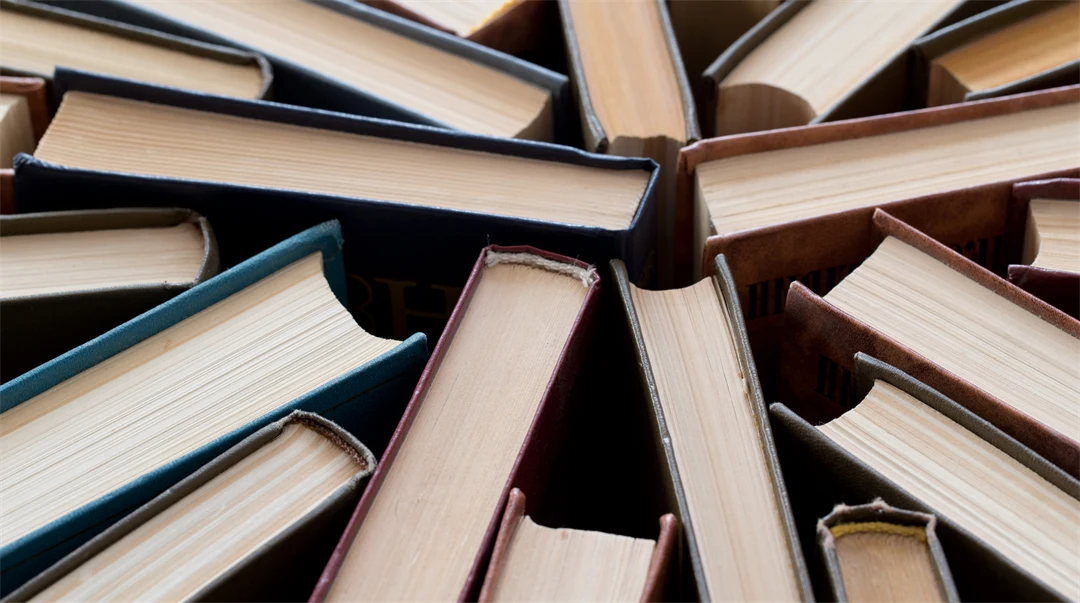 Foto av många böcker