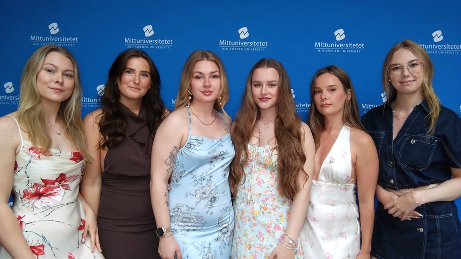 Glada studenter på avslutningen 2026