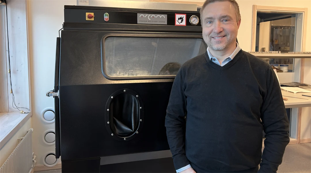 Professor Lars-Erik Rännar i labbet