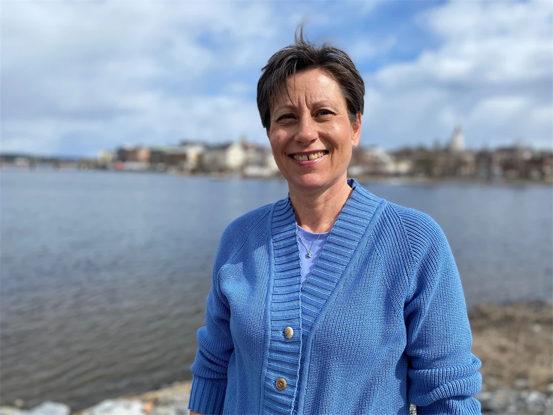 Porträtt av en kvinna.