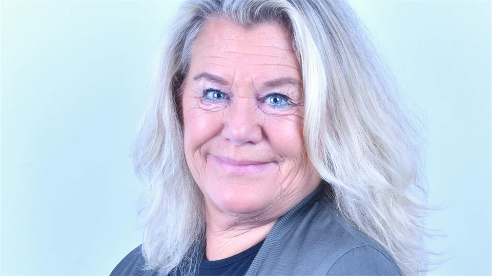 Profilbild på Lena Bäck.