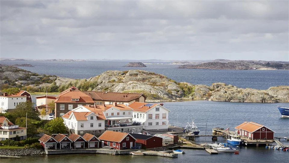 utsikt över bebyggelse i en skärgård