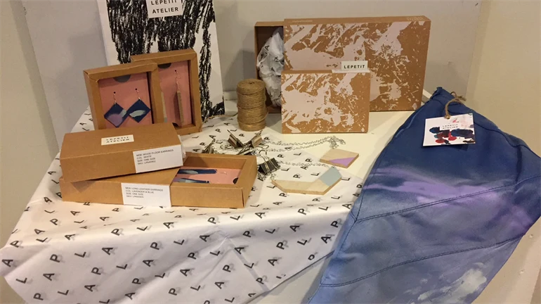 Gamla tyger och parkettgolv kan bearbetas och omskapas till helt nya produkter.