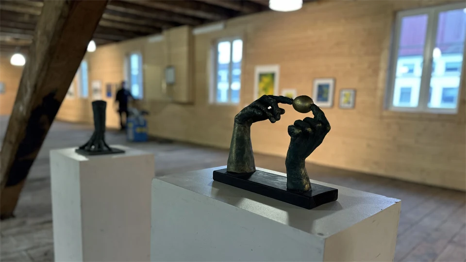 Skulptur av två händer