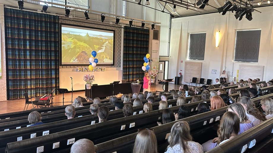 Avslutningen 2024 i F214, moderator Annacarin Aronsson.