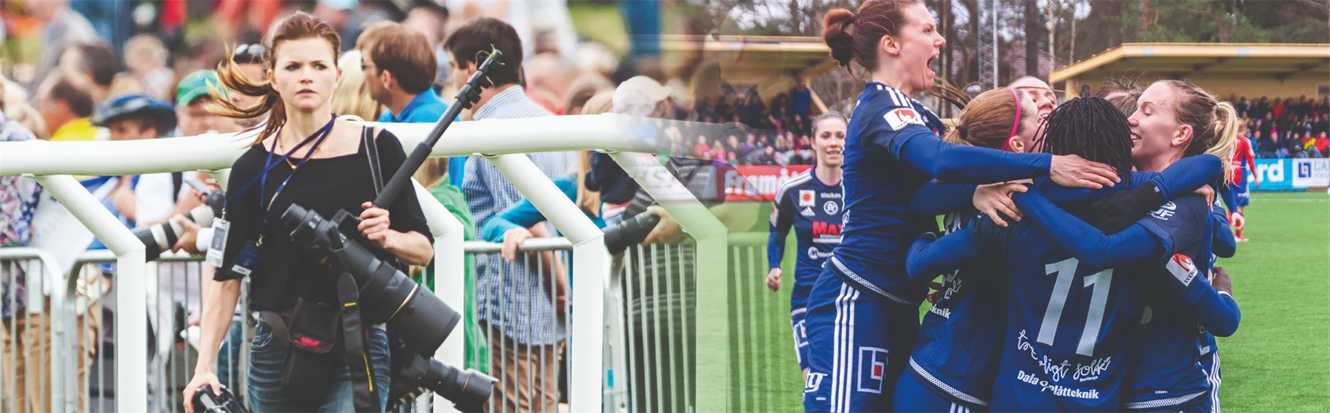 Bildmontage. En kvinna med flera kameror står framför en stor grupp människor. Bredvid den bilden kramas flera kvinnor i fotbollskläder på en gräsplan.