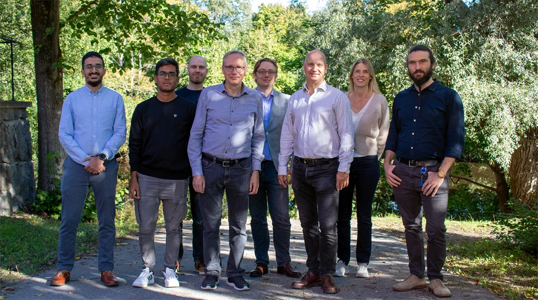 A group picture with eight people, one woman and the rest men.