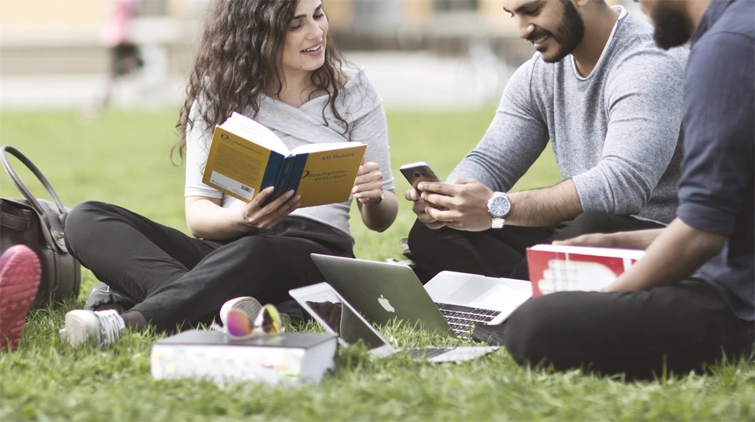 Studenter, utomhus, Östersund