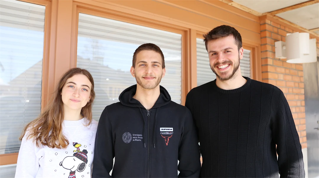 tre studenter från Italien