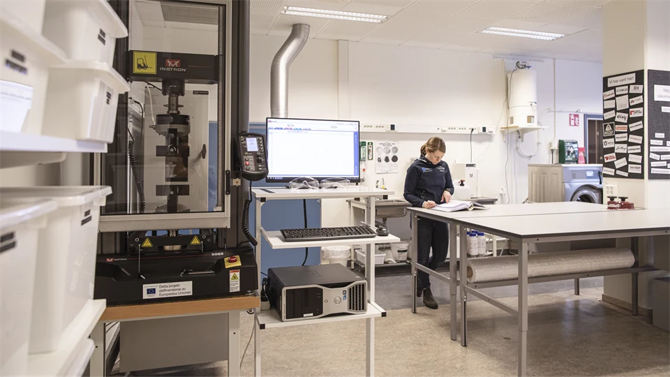 Overview of the materials lab at Sports Tech Research Centre