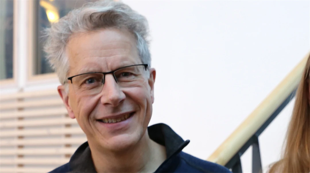 Porträtt av en man.