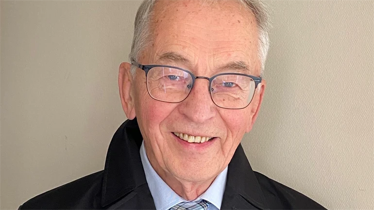 Portrait of older man wearing glasses