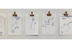 Kartor ut minnet handlar om kartans definition av en plats och den relation till platsen som lever i kroppen. Förhållandet gestaltas i notationer av den disorienterade kroppens upplevelse på Middagsfjället.