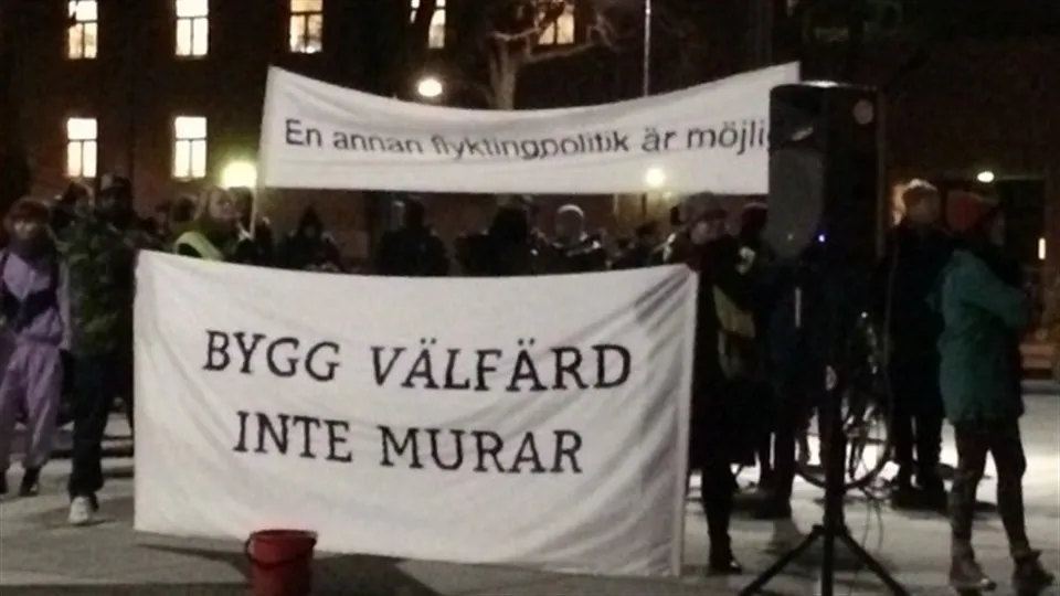 Bilder på en demonstration om asylrätt