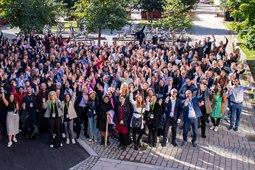 When the international EPNOE conference was first held in Sweden, Mid Sweden University and Sundsvall had the honor of hosting it. This is where all participants gather for the traditional group photo.