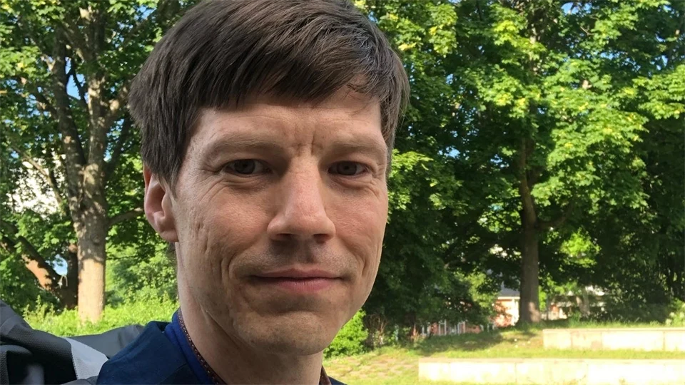 En bild på en man