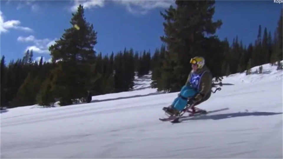 Bild på sit ski-åkare 