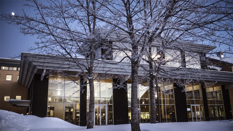 Vinterbilder exteriört campus Östersund