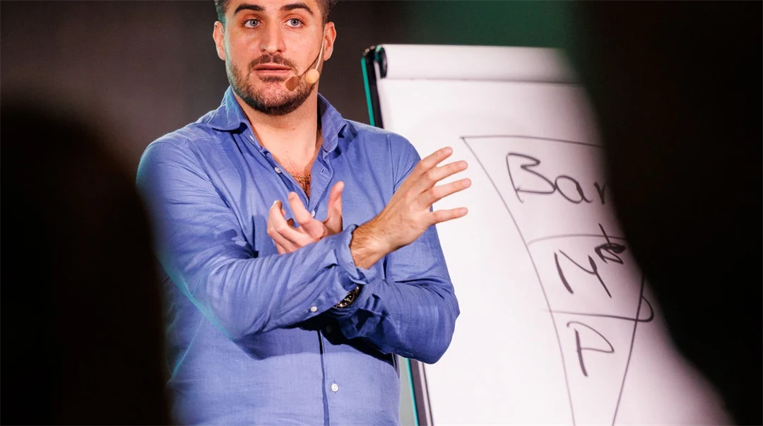 Charbel Gabro är en prisbelönt talare som pratar integregring och mångfald