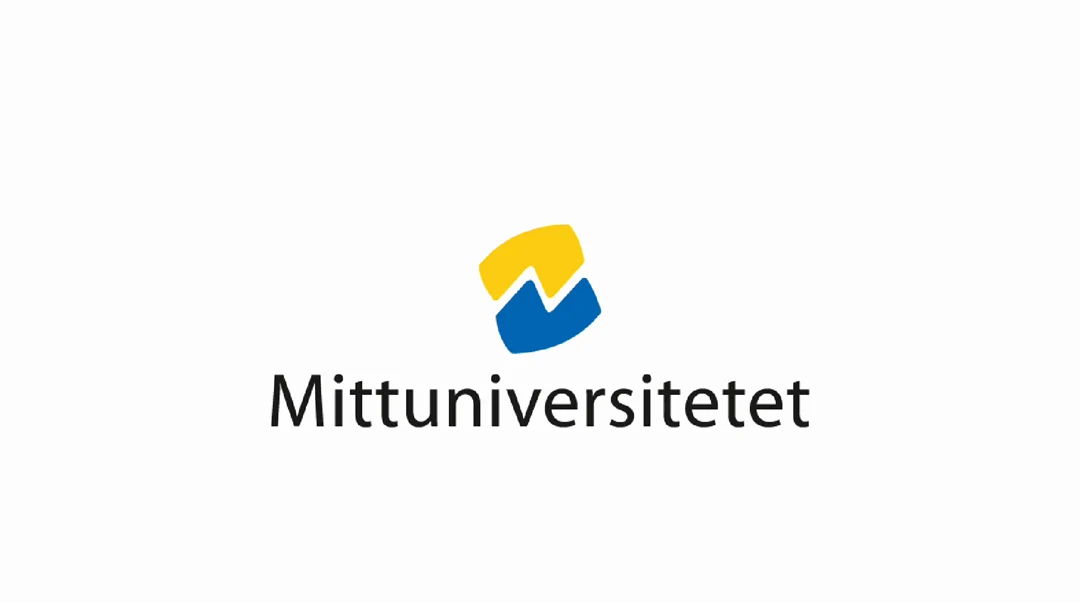 En kvinna med brunt hår pratar om en kurs