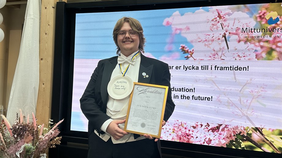 Lukas Haglund tilldelades priset Årets kåraktiva av Studentkåren.