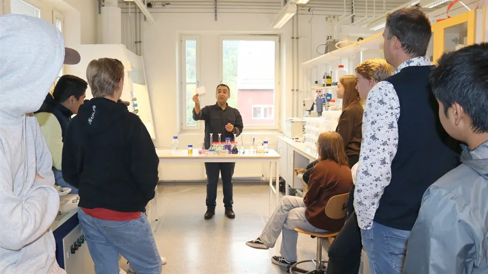 elever från hudiksvall besöker fscn