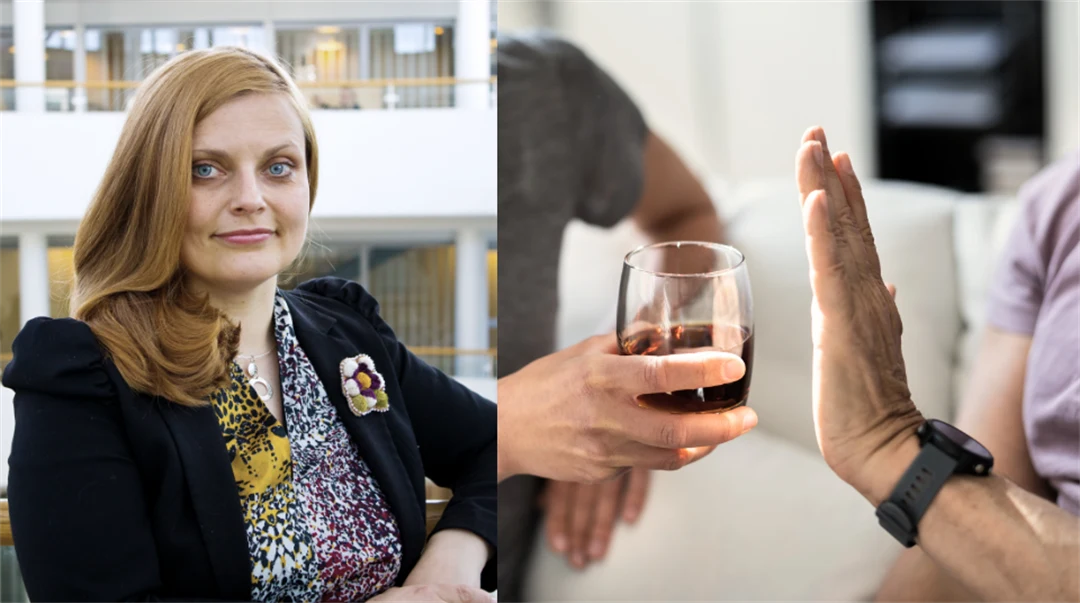 Kvinnlig forskare står framför interiör på universitetet