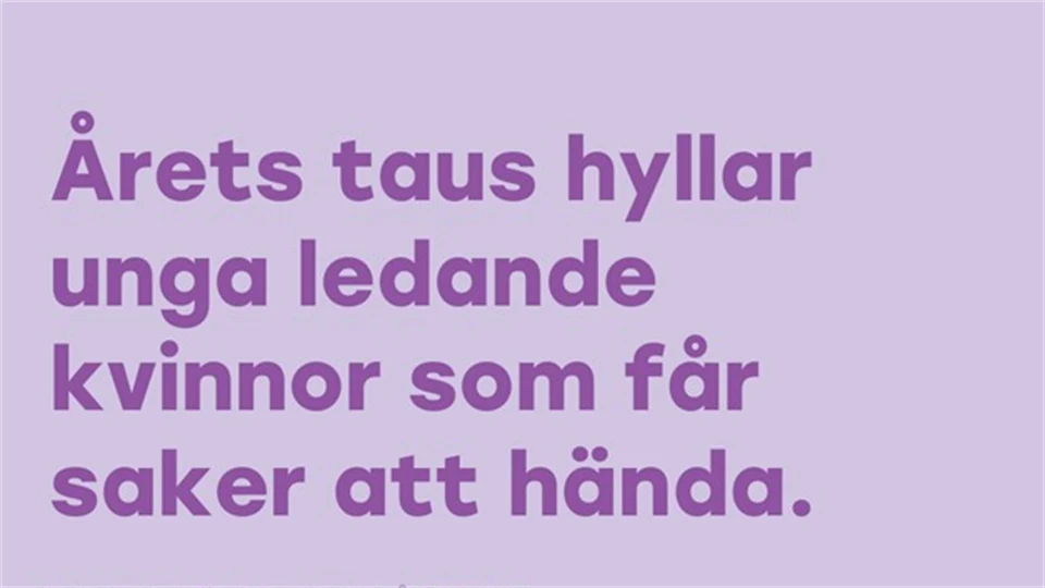 Grafisk bild i lila med text om årets taus på.