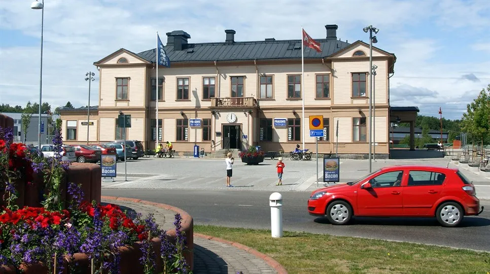 Bil vid Härnösands station
