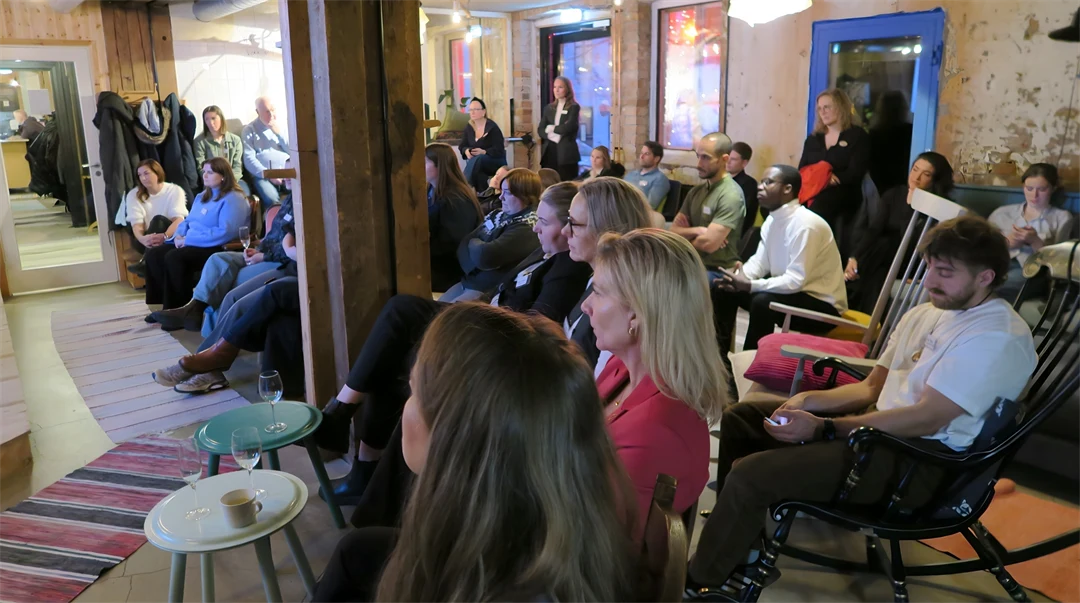 Publik i ett informellt konferensrum under Möteslänken 2026