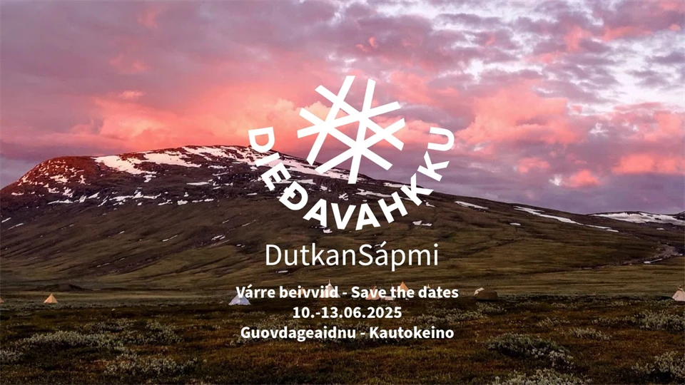 Rosa himmel och fjäll.