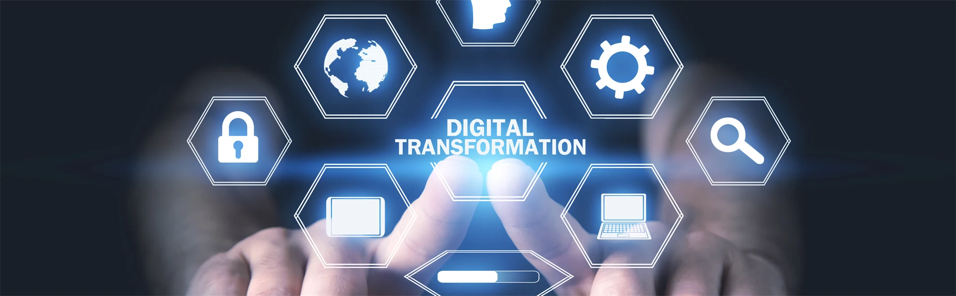 Digital transformation, symboler och två händer.