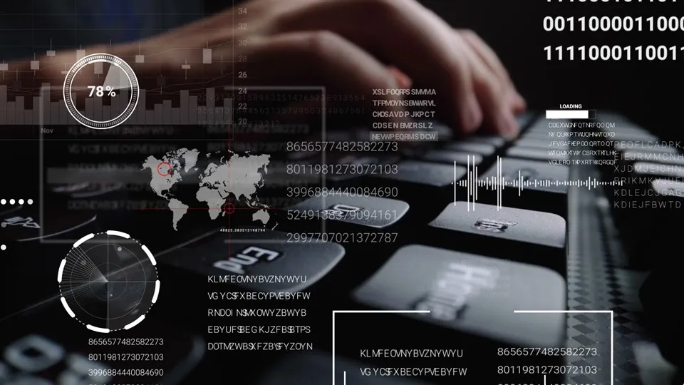 Händer vid ett tangetbord med grafik av dataprogrameringsalgoritmer